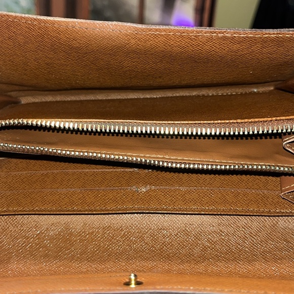 #824| LouisVuitton Monogram wallet+ chain, some loose stitching, well maintained - Picture 14 of 16